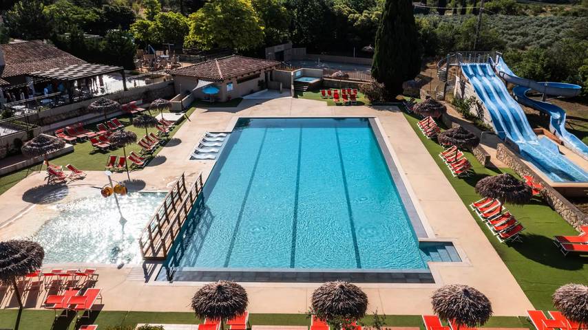 Camping pour 4 personnes, avec Terrasse dans le Luberon