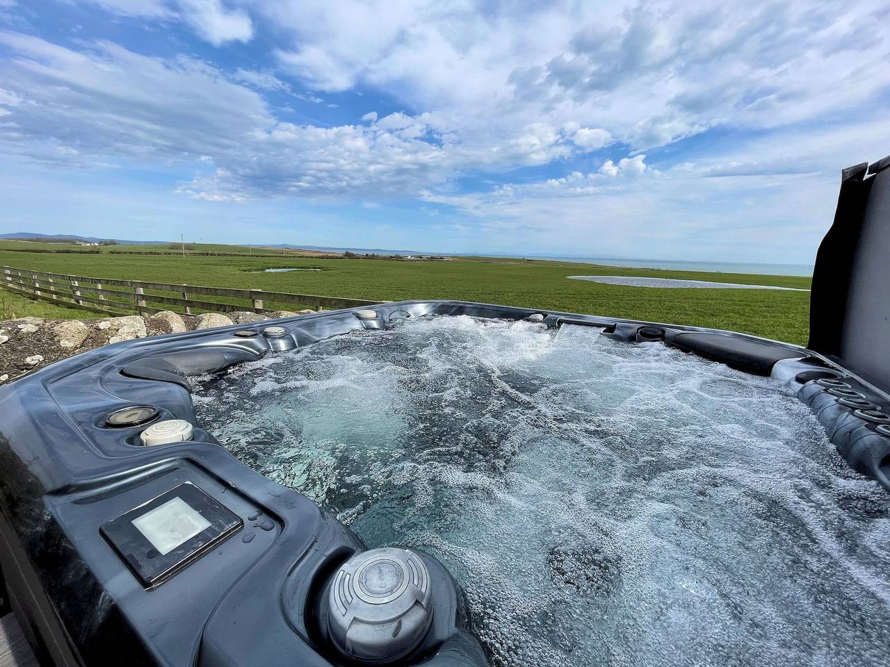 Luxury Farmhouse Retreat with Sea Views & Hot Tub - Pass the Keys in Dumfries und Galloway