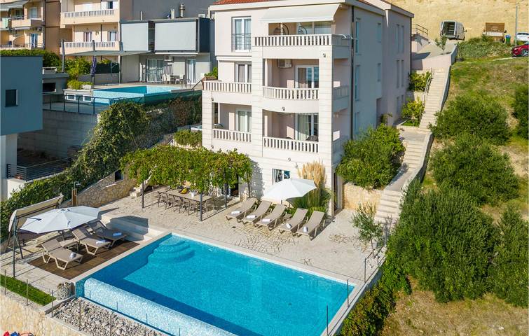 Ferienhaus für 14 Personen, mit Sauna und Terrasse in Makarska