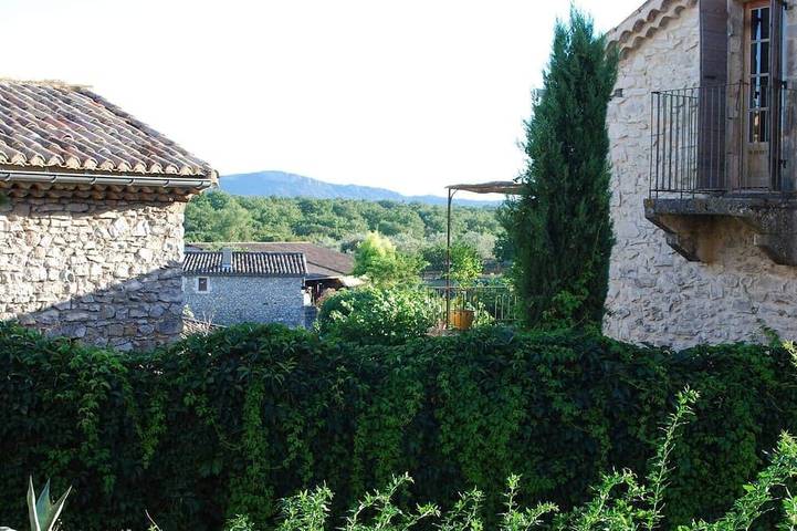 Location de vacances pour 3 personnes, avec balcon à Fons-sur-Lussan