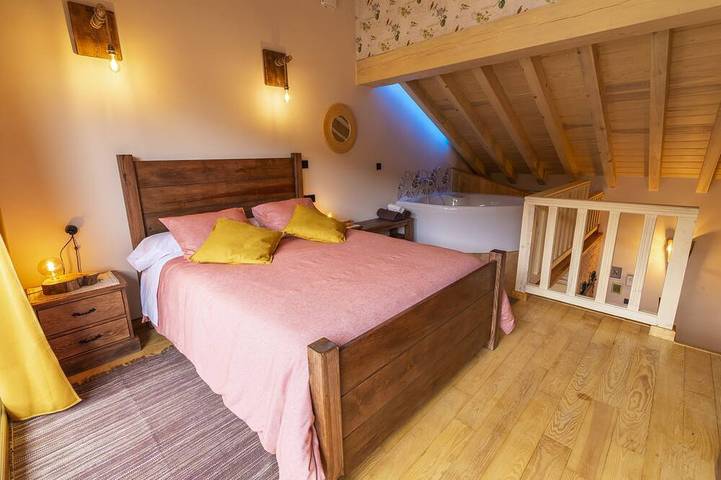 Gîte pour 3 personnes, avec Balcon ainsi que Jacuzzi et Jardin à Casarejos - 2