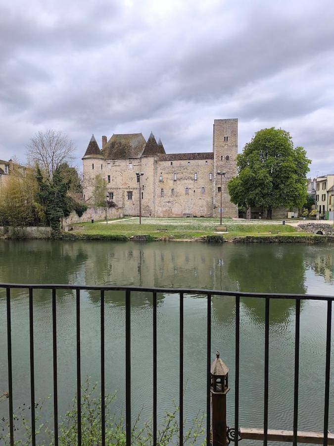 Appartement de vacances pour 4 personnes, avec Balcon ainsi que Terrasse et Vue à Nemours