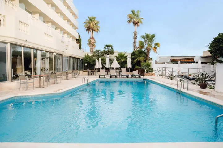 Hotel para 2 personas, con piscina además de terraza y vistas - 1