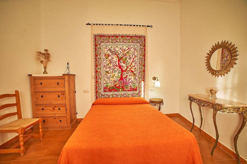 Villa Irene: large rural house for large groups (16 people) in Fuenteheridos, Sierra de Aracena y Picos de Aroche