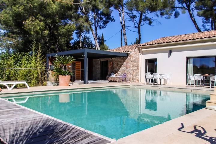 Villa pour 12 personnes, avec Jacuzzi et Terrasse ainsi que Jardin et Piscine à Le Beausset