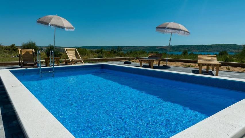 Appartement de vacances pour 5 personnes, avec piscine et terrasse, animaux acceptés