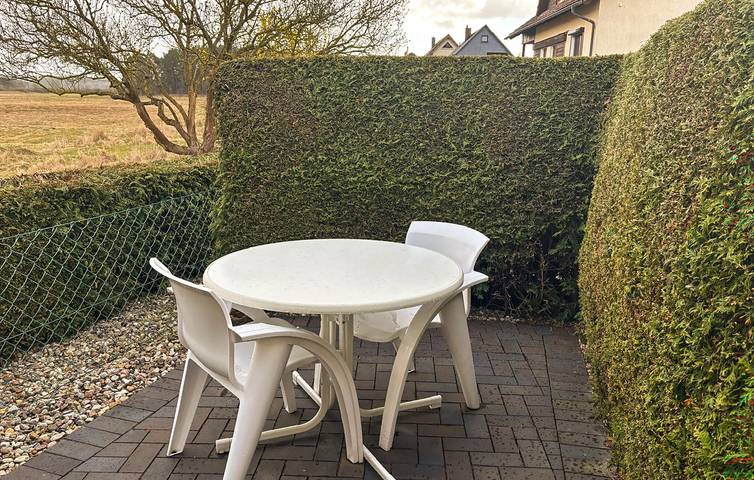 Gemütlich, nur 1 km vom Strand entfernt: WLAN, TV, Parkplatz, Terrasse und Küche inklusive! in Waren (Müritz), Müritz