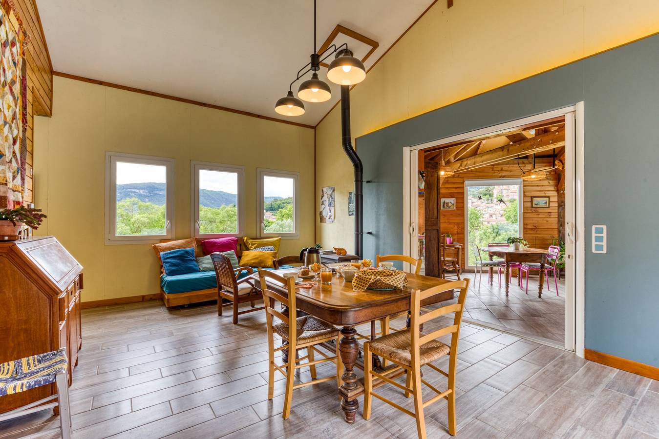 Gastenkamer 'Chambre Madeleine' met gedeeld zwembad, terras en wifi, foto 13