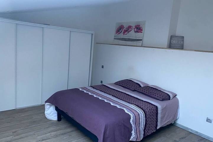 Ganze Wohnung, Duplex T1, in a former Templar commandery on the Verdon in Regusse in Régusse, Brignoles Region
