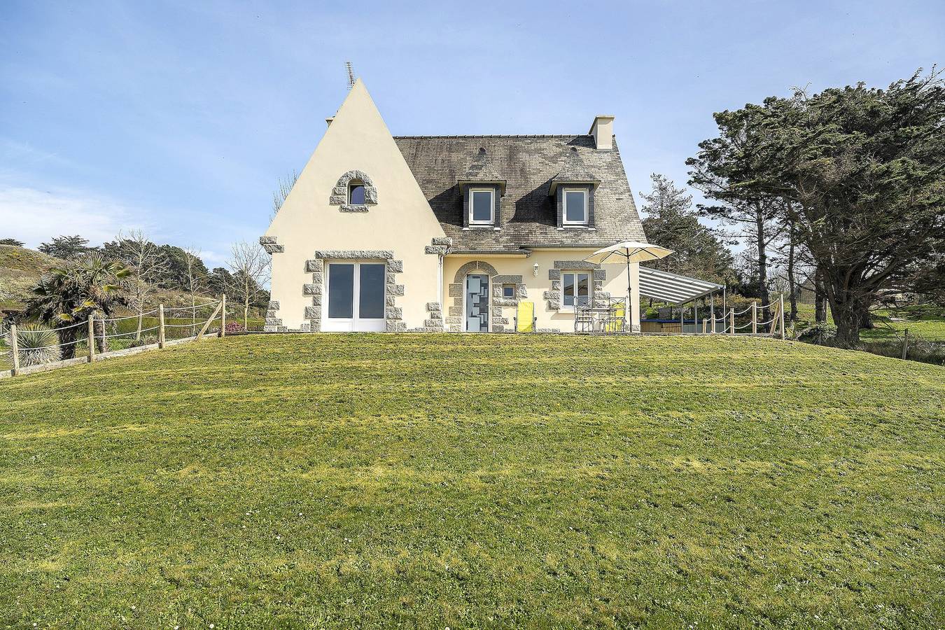 Maison de vacances 'Maison Sacatère Vue Mer' avec vue sur la mer, terrasse partagée et Wi-Fi in Caroual, Erquy