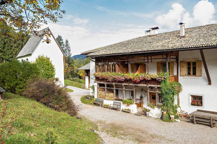 Appartamento intero, Appartamento Morgenlicht con balcone e Wi-Fi in Trodena nel parco naturale, Alto Adige