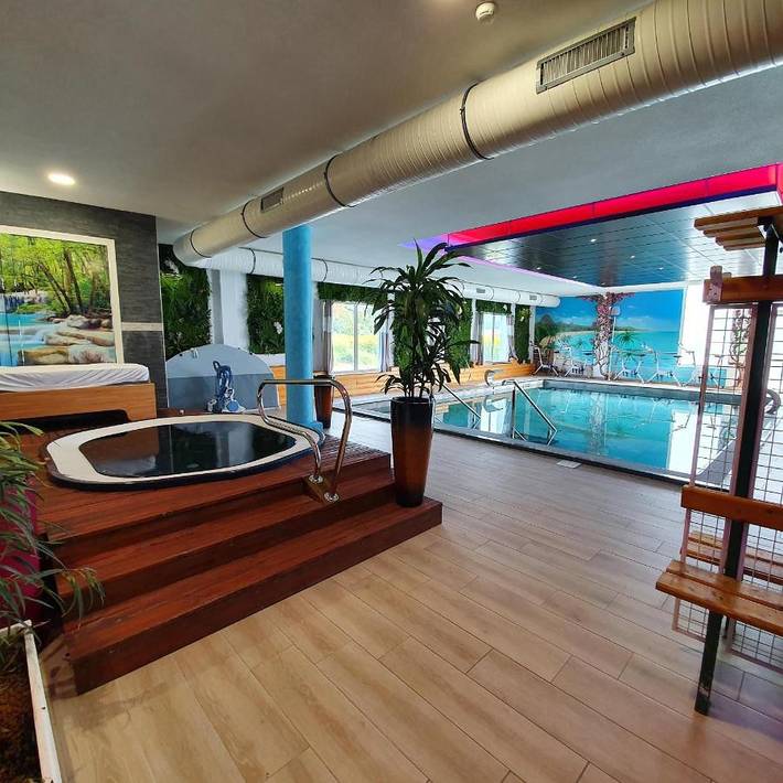 Hôtel pour 2 personnes, avec Terrasse et Jacuzzi ainsi que Piscine et Sauna