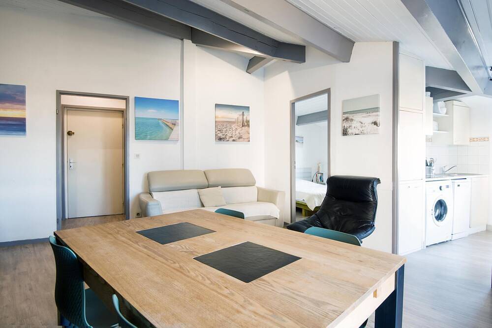 Apartamento entero, Apartment Ombrine with sea view and swimming poll access in Saint-Martin-de-Ré, Isla de Ré