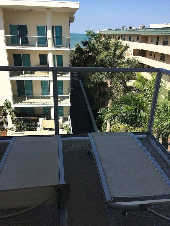 Vacation rental for 4 people, with pool and balcony as well as hot tub in West Coast of Florida