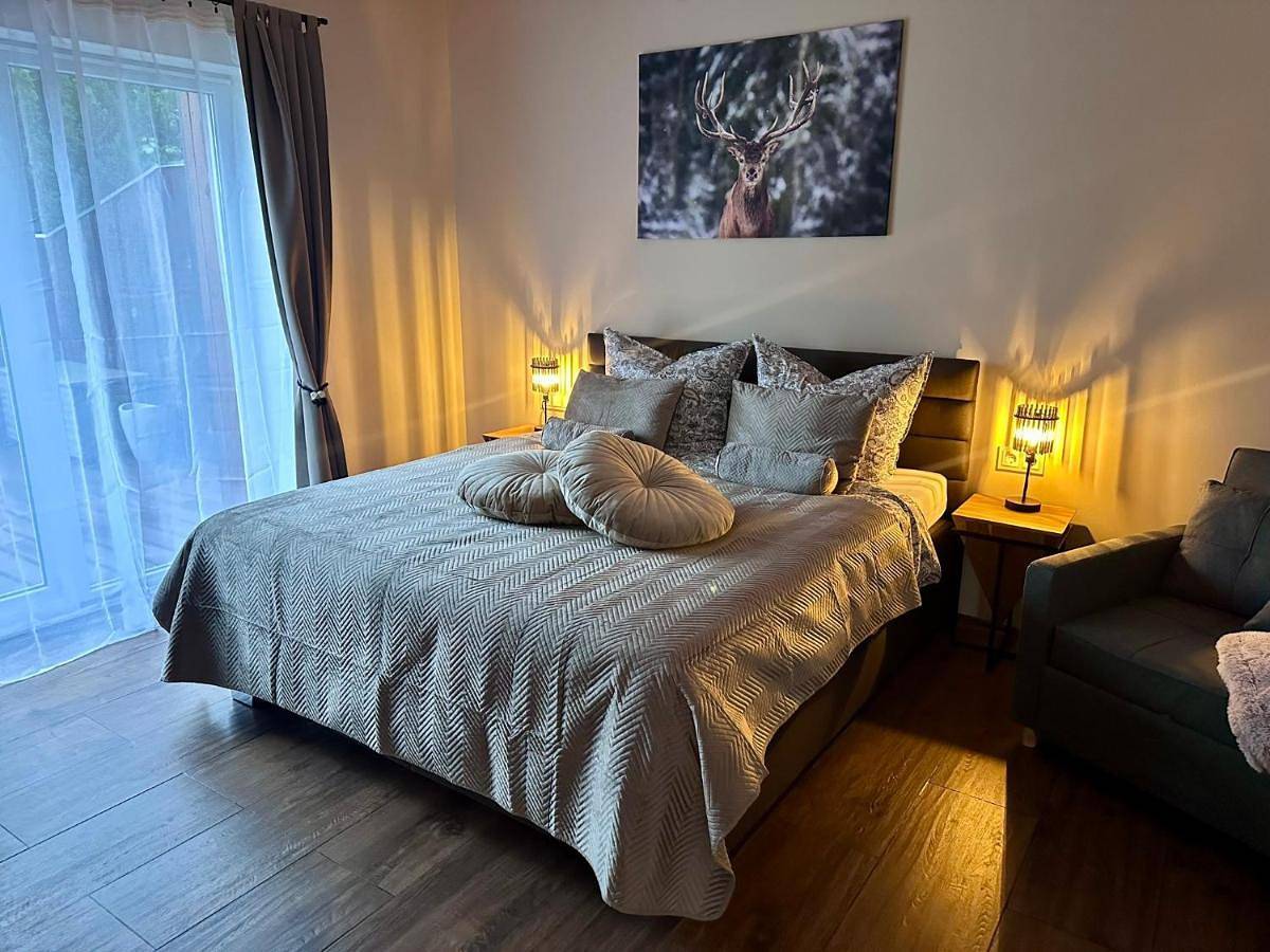 Ferienhaus Mila - Pool, Sauna, Whirlwanne, 5000qm Privatgelände mit Bolzplatz in Laage, Mecklenburgische Seenplatte
