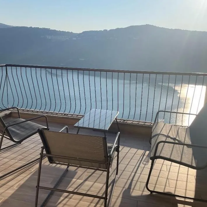 Apartamento de vacaciones para 4 personas, con vistas además de vistas al lago y balcón - 1