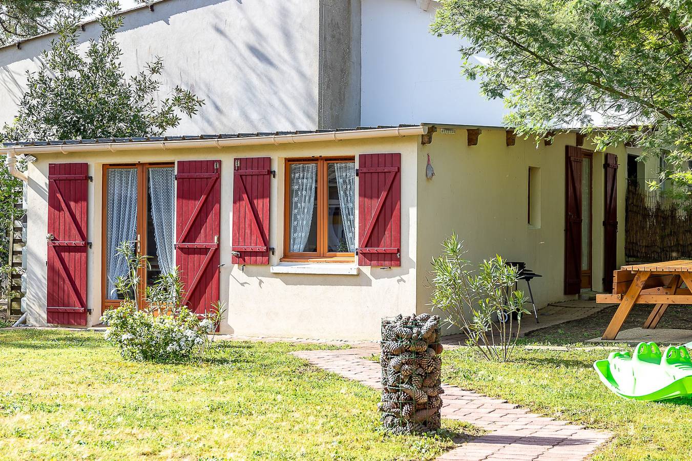 Holiday Home 'Entre Plages À 2kms Et Forêt' with Private Terrace, Shared Garden & Wi-Fi in Saint-Jean-de-Monts, Βαντέ