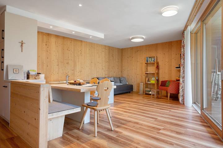 Gîte pour 6 personnes, avec jardin ainsi que sauna et jacuzzi, adapté aux familles à Funes - 3