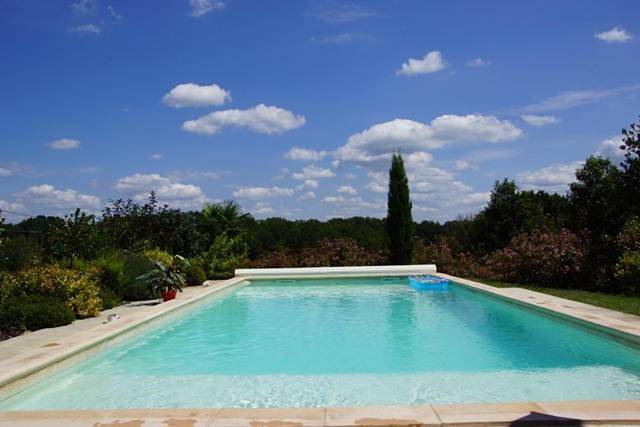 Maison de vacances pour 8 personnes, avec jardin ainsi que piscine et vue, animaux acceptés à Gourdon