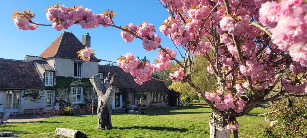 Location de vacances pour 4 personnes, avec vue et jardin, adapté aux familles dans Courcy-aux-Loges