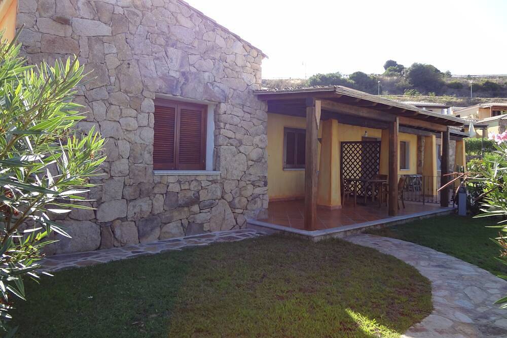 Haus mit Garten 100 m vom Meer in Baia Sant'Anna, Olbia-Tempio