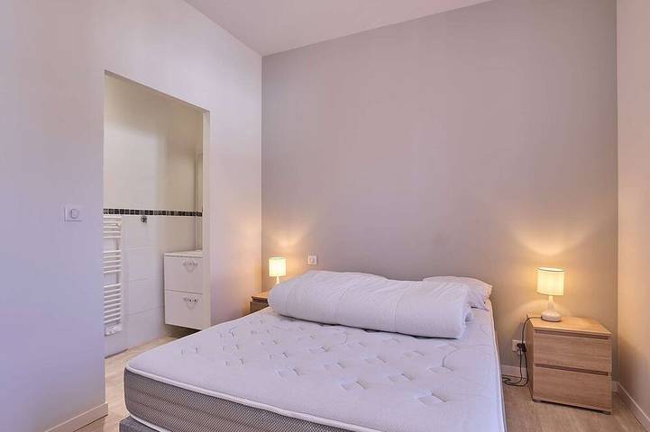 Appartement entier, Charmant T2 rénové à Barbotan, animaux admis, parking et Wifi gratuits in Cazaubon, Gers