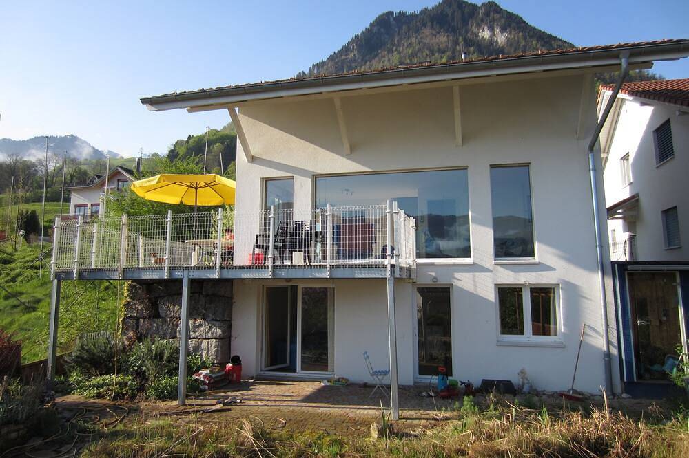 Ganze Wohnung, Einliegerwohnung in Einfamilienhaus mit herrlicher Aussicht auf See und Berge in Buochs, Vierwaldstättersee