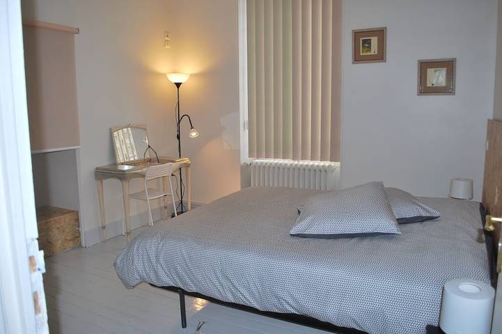 Person gite with 6 bedrooms and bar area ideal for family reunions in Varzy, Nièvre