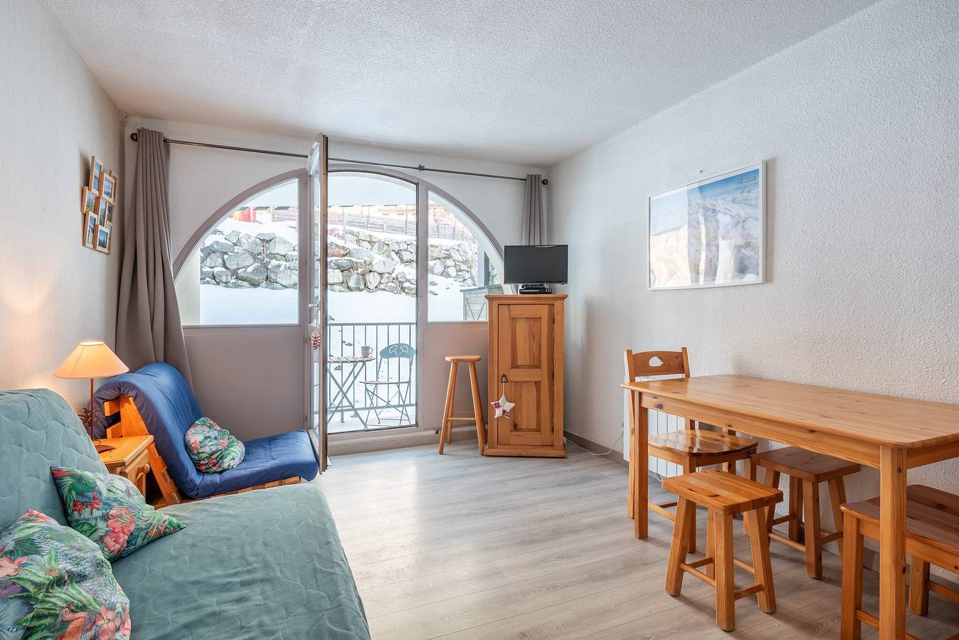 Apartamento entero, Estudio en Domaine de l'Alpe D'Huez con vistas a la montaña, balcón y Wi-Fi para 3-4 personas in Oz (desambiguación), Parque Nacional de los Ecrins