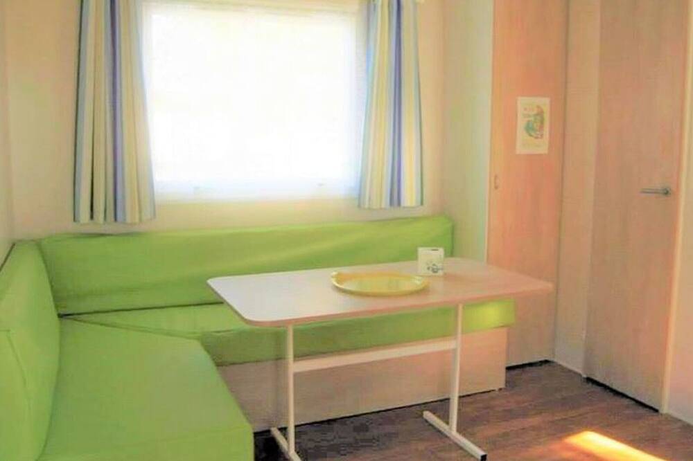 Mobile Home with Terrace in Lézignan-Corbières, 6 persons in Lézignan-Corbières, Narbonne region