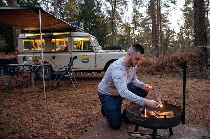 Unusual glamping accommodation in a Land Rover that you drive! in Rixensart, Wallonisch-Brabant