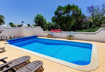 Villa für 6 Personen, mit Garten und Balkon in Carvoeiro