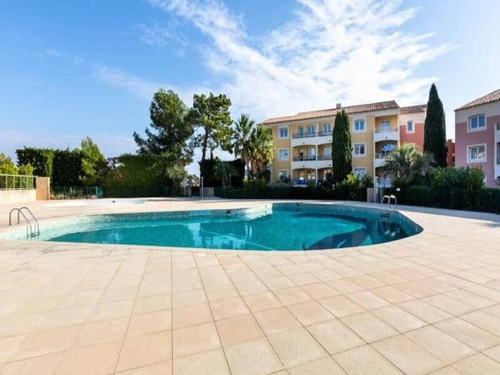 Gîte pour 4 personnes, avec terrasse et piscine, animaux acceptés à Roquebrune-sur-Argens - 2