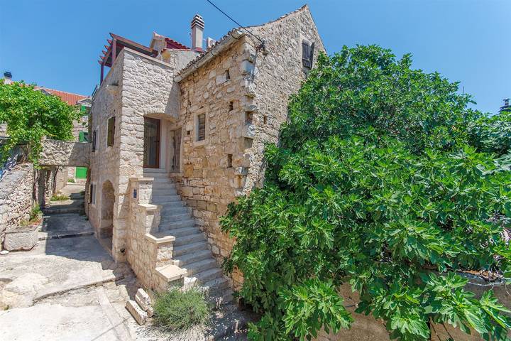 House Stone house island Prvic in Dalmatinische Inseln