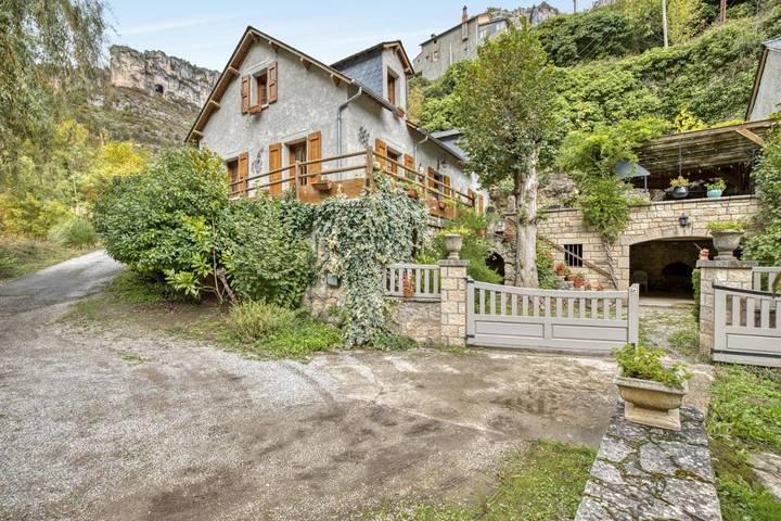 Location de vacances pour 8 personnes, avec Balcon et Terrasse ainsi que Jardin et Piscine à Saint-Pierre-des-Tripiers - 4