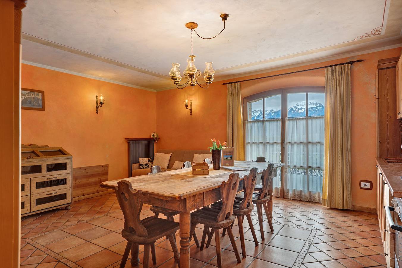 Entire apartment, Apartment 'Golden' with Mountain View, Shared Garden and Wi-Fi in Coredo, Predaia
