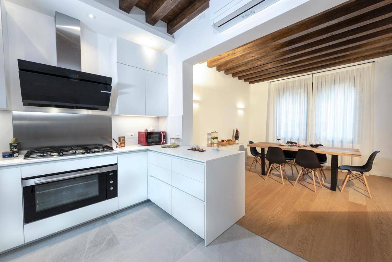Villa Gallo 1915, luxurious villa with garden and Spa in Lido di Venezia, Venezia