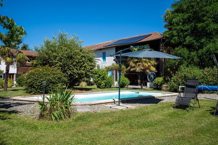Maison de vacances pour 15 personnes, avec Jacuzzi et Terrasse ainsi que Jardin et Piscine dans le Gers
