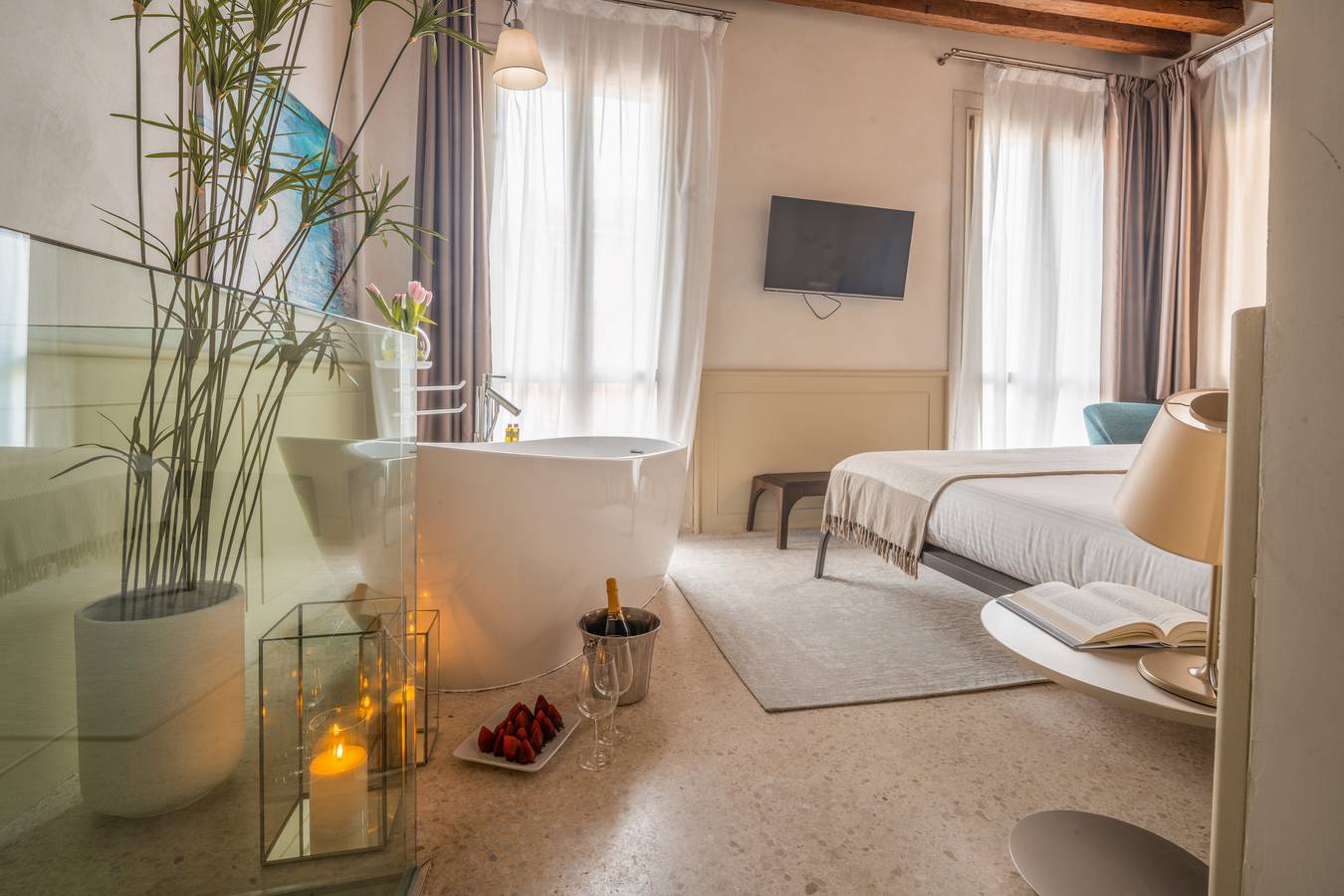 Ganze Wohnung, Lion Palace Canal View R&R in Venedig, Lagune von Venedig