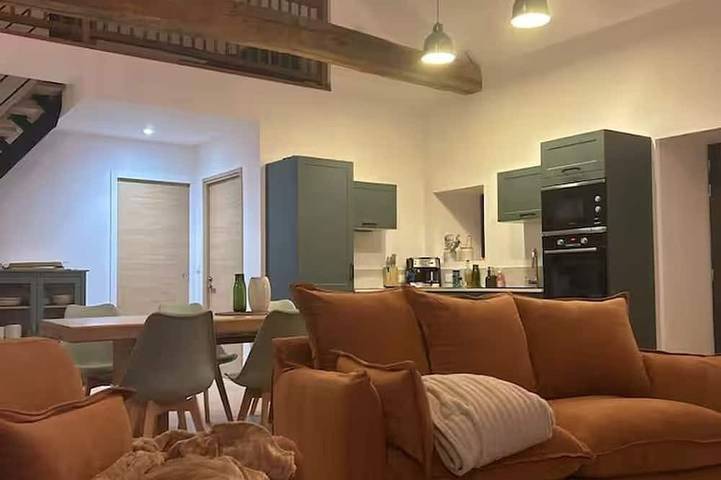 Gîte pour 10 personnes, avec jardin ainsi que sauna et jacuzzi