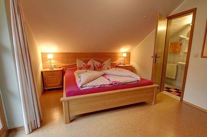 Ferienwohnung für 2 Personen, mit Garten und Balkon in Schneizlreuth