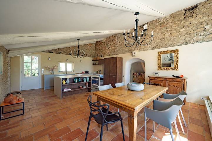 Location de vacances pour 6 personnes, avec jardin et terrasse à Eygalières