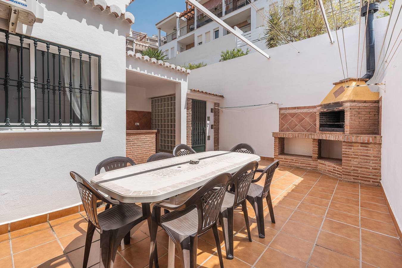 Vacation Home "Los Pinos Mar y Montaña" with Mountain View, Pool, Wi-Fi, Garden & Terrace in Los Pinos (Almunecar), Almuñecar