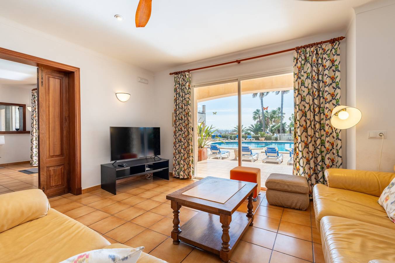 Apartamento 'Residencial Planta Baja Cerca Playa' con vistas al mar, Wi-Fi y aire acondicionado. in Cala Santanyí, Santanyí