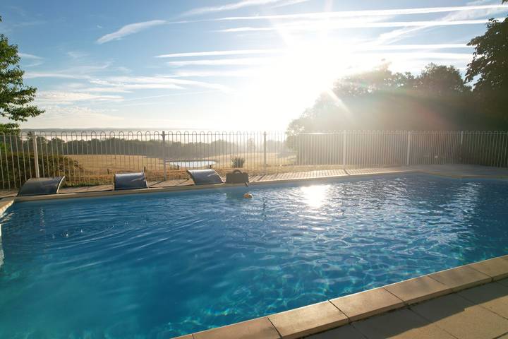 Gîte pour 4 personnes, avec piscine dans Terres-de-Haute-Charente - 2