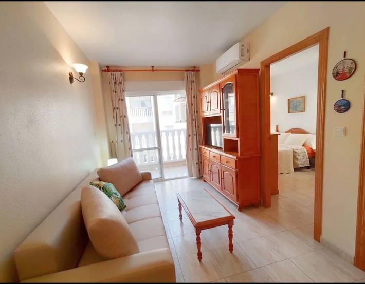 Geheel appartement, Appartement 'Mooi Appartement met Gedeeld Zwembad' met gedeeld zwembad, wifi en airco in Torrevieja Centre, Torrevieja