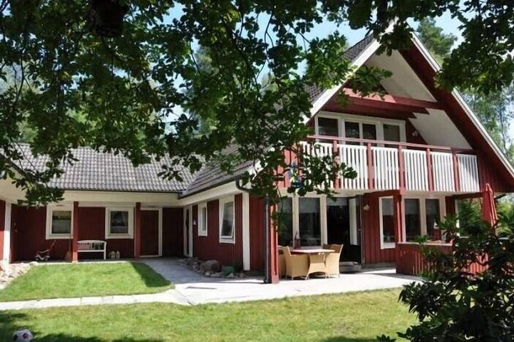 Ferienhaus für 12 Personen, mit Sauna und Garten, mit Haustier in Smaland