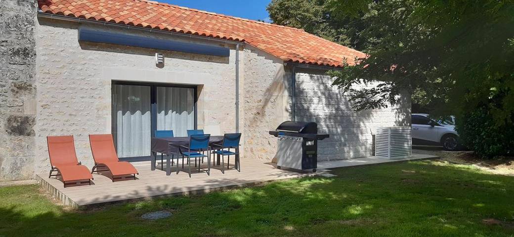 Location de vacances pour 5 personnes, avec vue ainsi que balcon et jardin à Saint-Porchaire - 3