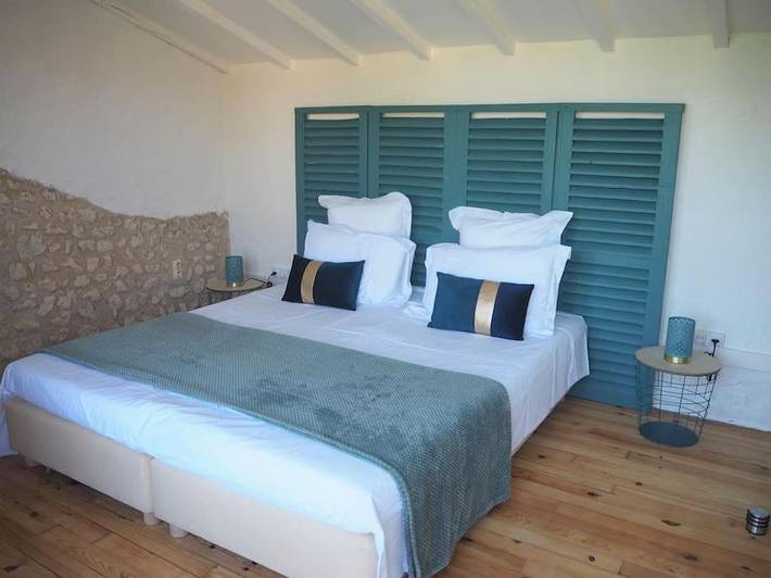 Location de vacances pour 4 personnes, avec jardin ainsi que vue et piscine à Saint-Martial-Viveyrol - 3