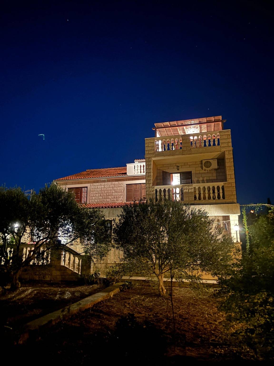 Ganze Wohnung, 4-Zimmer-Ferienwohnung mit Terrasse und Meerblick Sucuraj, Hvar A-24563-a in Sucuraj, Hvar